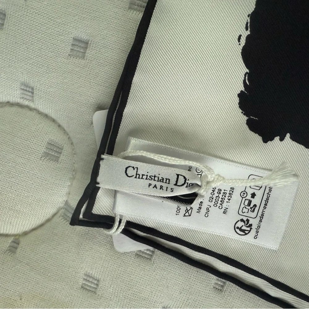 MISS DIOR GRAFFITI 90 SQUARE SCARF WHITE AND BLACK SILK